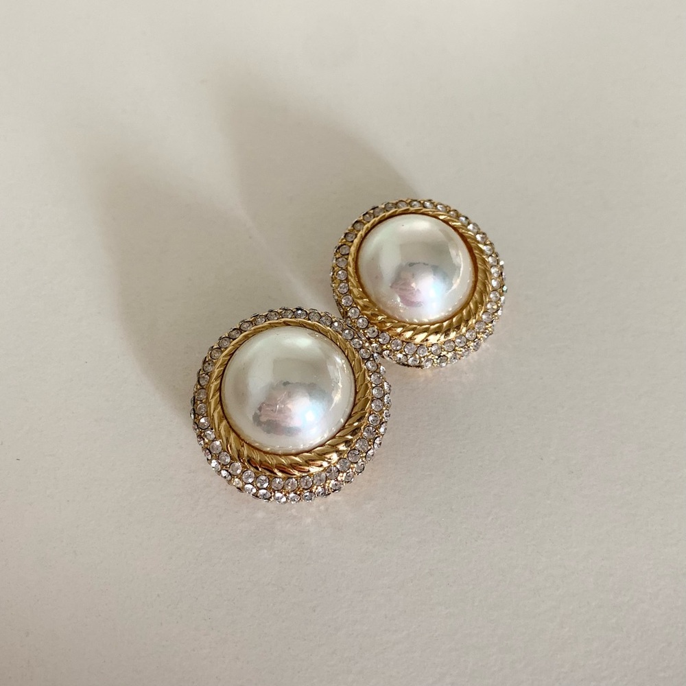 Hold Vintage Dior Large pearl earrings - Picture 5 of 13